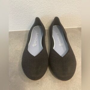 NWOT Rothy’s Flat Vegan Leather Sole